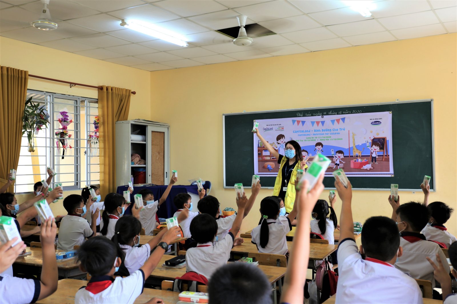 CapitaLand trao tặng hơn 64,000 ly sữa cho trẻ em mầm non và tiểu học 1 chuong trinh tang sua cua capitaland